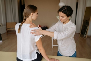 Non-Surgical Ways to Heal a Rotator Cuff Tear From Heavy Weightlifting Non-Surgical Ways to Heal a Rotator Cuff Tear From Heavy Weightlifting